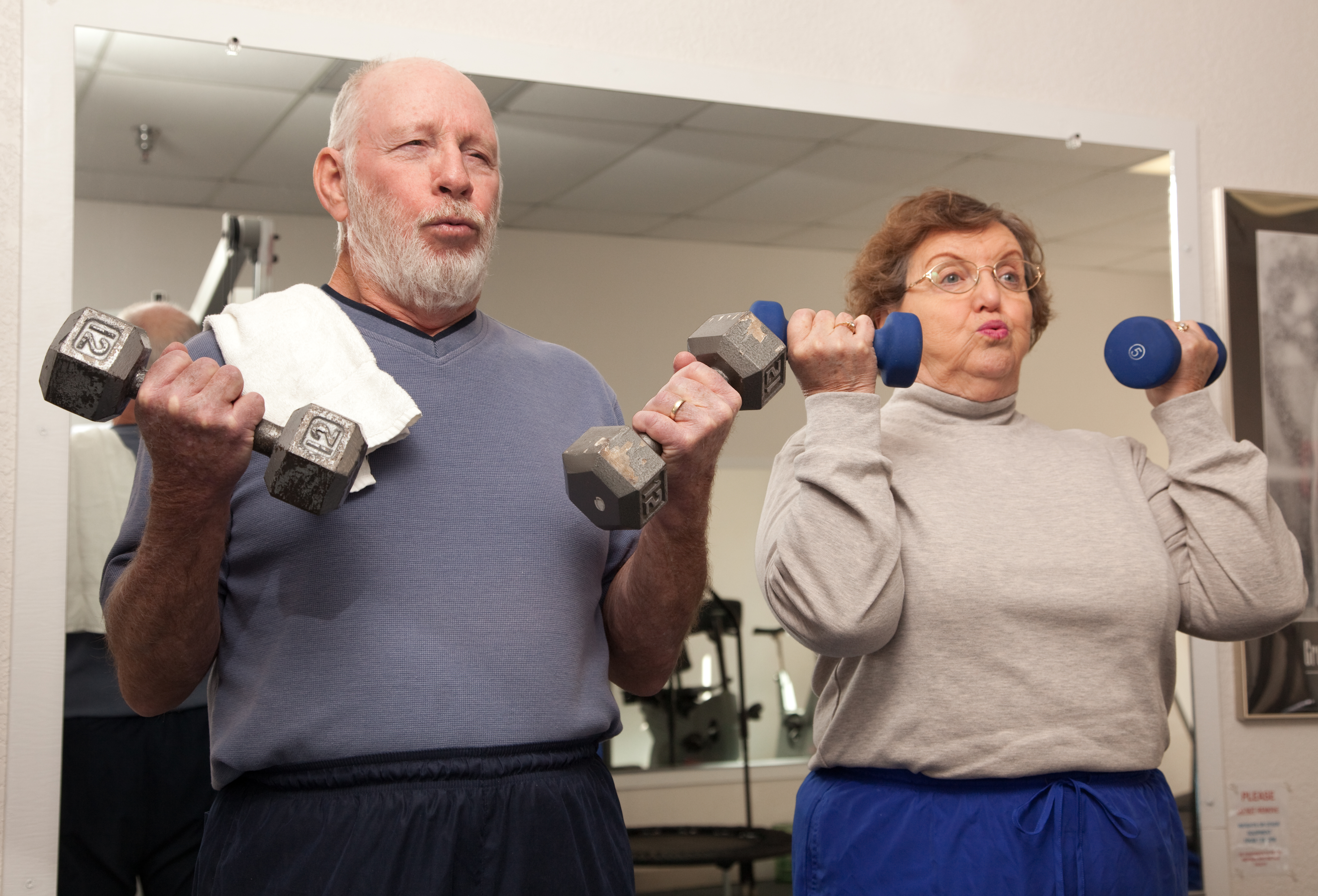 529933-senior-adult-couple-working-out.jpg