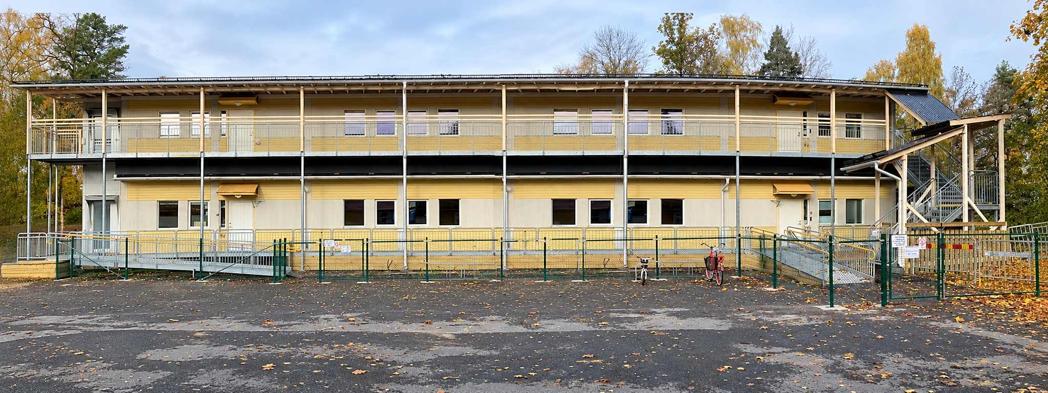Rubinen paviljongen i höstlandskap.jpg