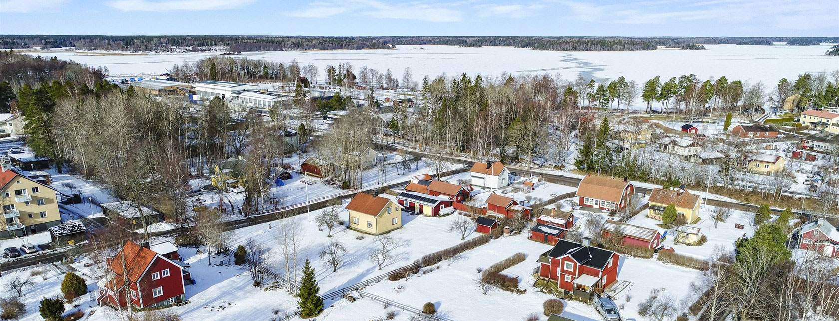 Flygfoto över tomter och villor