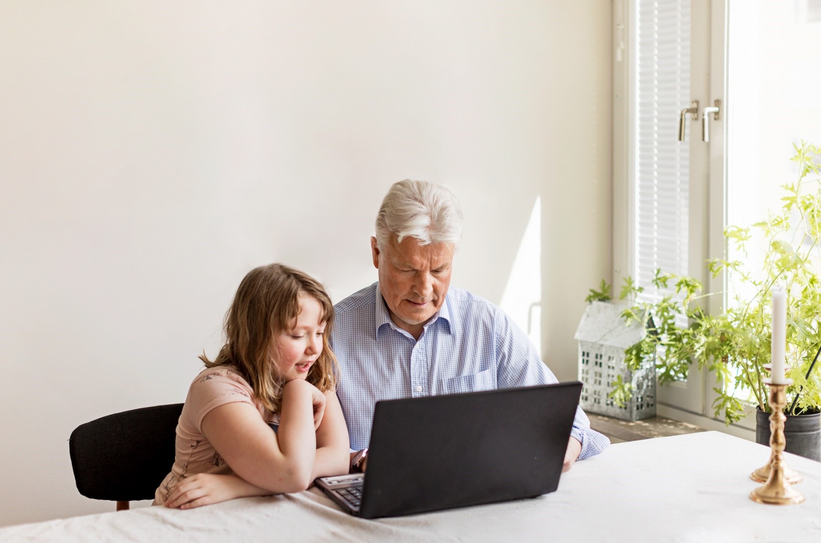 Elderly man computer.jpg