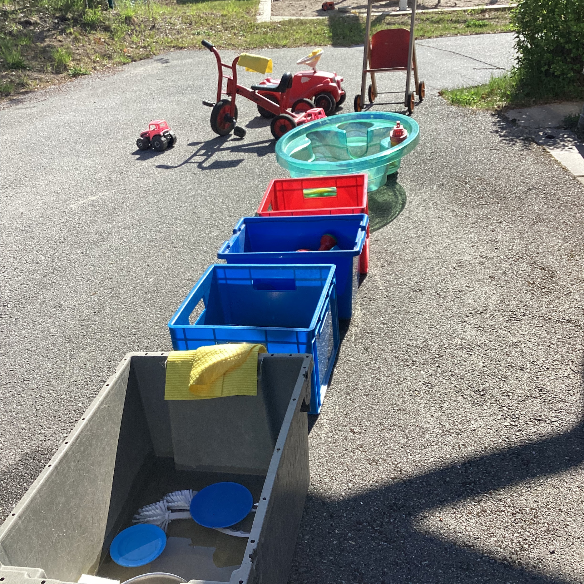 Skräpet samlades in i olika kärl