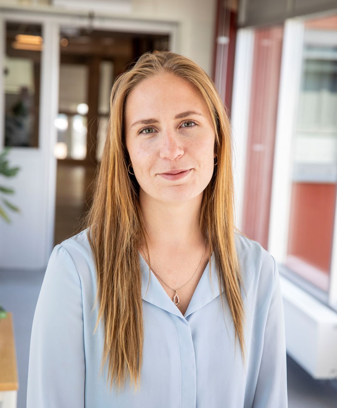 Elin1080.jpg
